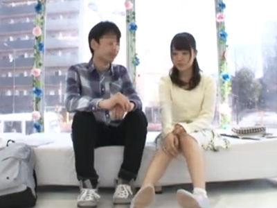 「中に出されちゃいました//」純粋そうな顔して簡単に男友達に中に出させちゃう女子大生