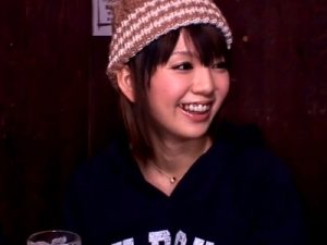 【チンポ喰いギャル】酒に酔ってムラムラしたドスケベギャルが初対面チンポをトイレでフェラ抜き！可愛いお顔にザーメンぶっかけ