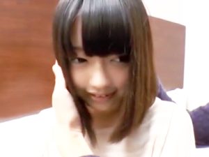 【素人美少女中出し】チンポ大好きな素人美少女がナンパ男のチンポを下品にしゃぶって生交尾！発情マンコを犯して膣奥中出し