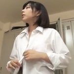 【ドスケベJK】更衣室でマンズリこいてしまう変態JKが同級生に見つかり口マンコ奉仕！キツキツマンコに極太チンポ挿入生ハメ