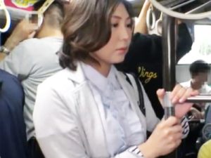 【熟女妻痴漢レイプ】欲求不満の熟女妻が痴漢に遭って下品に発情！潮吹きアクメ晒して美味しそうにレイプチンポを口マンコ奉仕