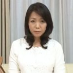 【熟女妻中出しアクメ】セックスレスでチンポに飢えた熟女妻が久々交尾で本気アクメ！スケベなパイパンマンコにドクドク中出し