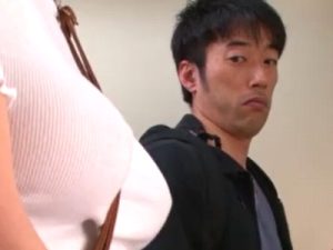 【ノーブラ巨乳】ノーブラで巨乳誘惑するドスケベ美女がエレベーターで生交尾！蒸れたチンポをパイズリフェラで奉仕する生チンポ喰い