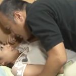 【人妻中出しレイプ】メス臭ムンムンの美人人妻に我慢できなくなったおっさんが生マンコを犯しまくる禁断の膣奥中出しレイプ