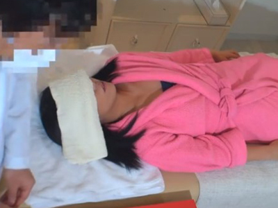 媚薬マッサで白目痙攣繰り返す敏感マンコに容赦なく中出し繰り出す整体師