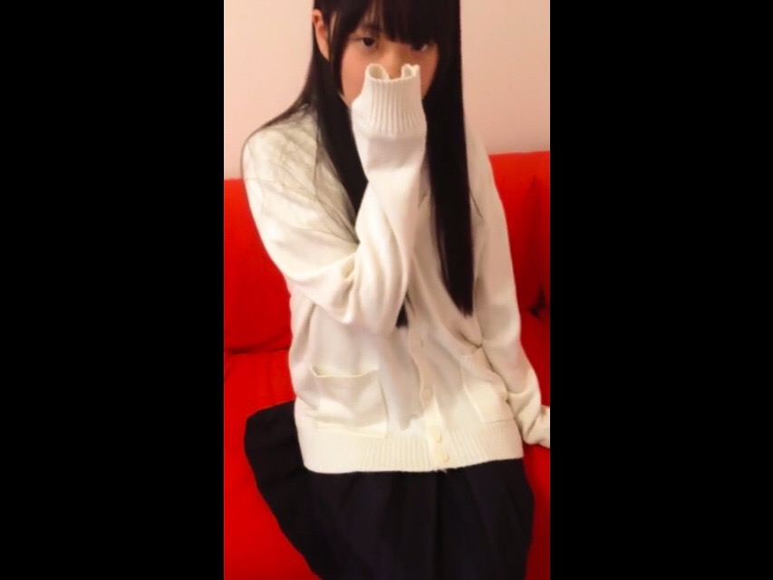 【未◯年疑惑】ずっと顔を隠してるけどわかるロリっ子をスマホでハメ...