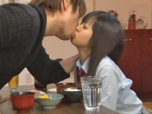 【妹近親相姦】メスの匂いを撒き散らすロリJKの義理の妹に我慢できずに近親相姦！濃くて臭いザーメンを大量ぶっかけ