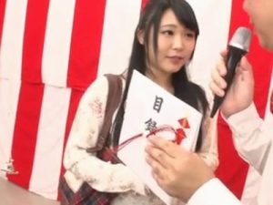 【素人罰ゲーム生ハメ】高額報酬をかけてパンチラゲームに参加した素人JDが失敗して罰ゲームの生交尾で下品にアクメ