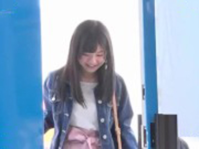 メチャクチャ清楚でカワイイ美少女がMM号に乗車し知らない男と即ハメ！