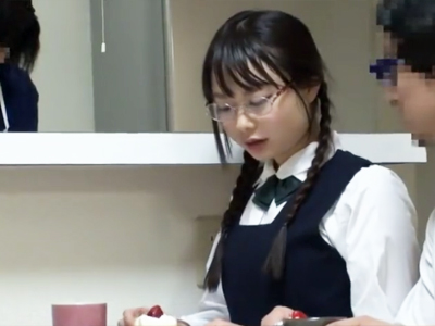 ママにばれないようにメガネロリ美少女と何とか近親SEXをキメたいｗ