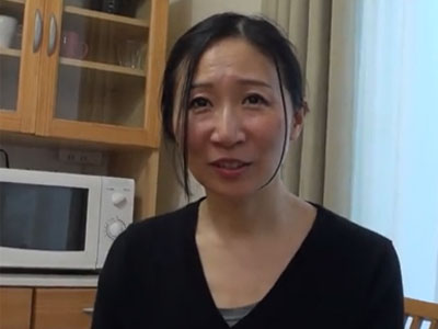 長年ご無沙汰で欲求不満な熟女妻が年下チンポにアクメまくり