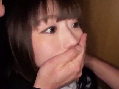 バンドやってる童顔JKが後をつけられてレイプされパイパンマンコに中出しされる