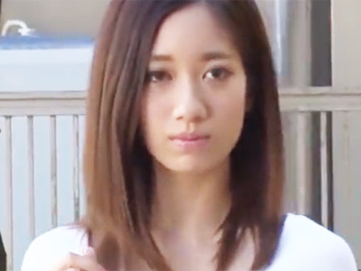 久々に帰省してきた息子と真っ昼間から近親相姦を繰り返す美人ママ