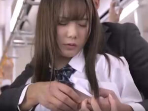 【生チンポおねだりJK】ドスケベ美少女JKは痴漢相手にも本気発情！ロリマンコをヌルヌルにして痴漢チンポを懇願してしまう