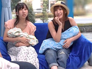 【人妻生ハメ3P】まだまだ遊び足りない子連れの人妻がMM号で3P生交尾！極太チンポを生マンコで堪能して本気アクメ