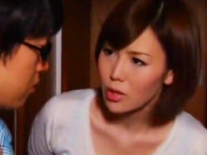 【美人ママ近親相姦中出し】美人で巨乳のドスケベママが息子チンポを近親相姦生交尾で中出し喰いして下品にアクメ