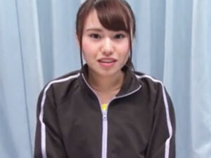 【美女JD生ハメインタビュー】MM号にやってきた美女JDのインタビュー中に極太チンポで生マンコ犯して密着交尾