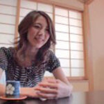 【人妻不倫温泉】普段は清楚な美人なのに不倫旅行の貸切温泉で思いっきり下品な顔しながらチンポを美味しそうにしゃぶるスケベ妻