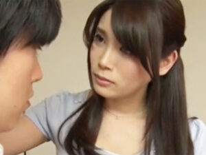 【美人ママ近親相姦】振られて元気のない息子を励ますために完熟生マンコを使って近親相姦生交尾しちゃうドスケベ美人ママ