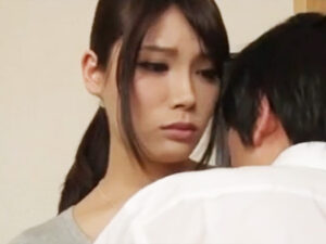 【美人ママ近親相姦中出し】夫の不在中に息子のデカチンポを飢えた生マンコで丸呑みして近親相姦生生出し交尾を楽しむ美人ママ