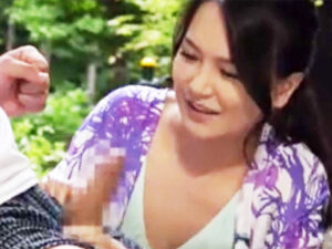 【チンポ喰い熟女妻】キャンプで開放的になった美熟女妻が若い男のチンポをつまみ喰い！野外生ハメ交尾で本気アクメ