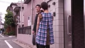 【人妻レイプアクメ】旦那の不在中にレイプされて顔射アクメした人妻が何食わぬ顔で帰宅した旦那をお出迎え！