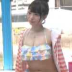 【美少女JD中出し】MM号にやってきたロリ美少女水着JDが男友達と公開生交尾！ロリマンコにドクドク中出しされてアクメ晒し