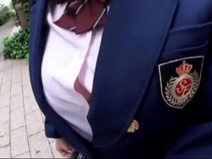 【美少女JK中出し】制服着ててもわかる巨乳美少女を捕まえて生ハメ交尾！肉厚ロリマンコに孕ませザーメン中出し
