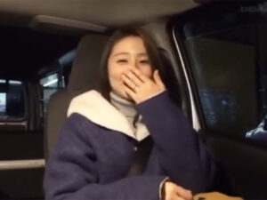 【童貞喰いスケベ妻】生チンポ大好きなドスケベ熟女妻が童貞チンポをつまみ喰い！完熟マンコで丸呑み中出し喰いで童貞を奪う