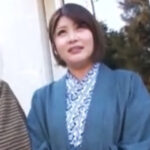 【熟女妻NTR中出し】夫婦で旅行中の美熟女妻をナンパして生ハメ！ドスケベマンコにたっぷり中出しされてNTRアクメ