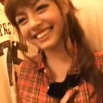 【美女ギャル生ハメ】チンポ大好き美女ギャル店員が試着室でドスケベ奉仕！メス臭ムンムンの生マンコ犯してザーメンぶっかけ