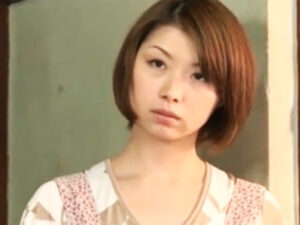 【熟女妻近親相姦】欲求不満な熟女妻が義父の愛撫マッサージに潮吹きアクメ！流されるままの生ハメ交尾で肉便器アクメ