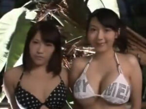 【水着美女乱交】プールでのスケベゲームに参加した巨乳お姉さんたちがルール無用の乱交生ハメで本気アクメ