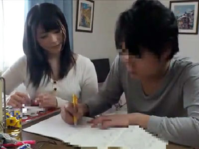 家庭教師のお姉さんが思春期男に強引に押し倒され強引生中出しで悶絶