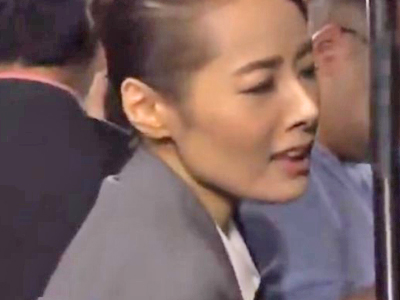 電車内でクズ痴漢にレイプまでされてしまうOLさん