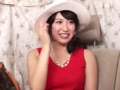 ナンパしたパイパン素人奥様を下着チェックと騙してNTR中出しハメ！