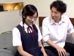 【ロリJK中出し】清楚なめがねJKがヤリチン男と生ハメ交尾！生チンポでガッツリ犯されて痙攣アクメマンコに大量中出し