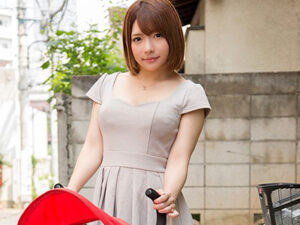 【美人ママ中出し】子連れなのにナンパ男についていくドスケベママが濃厚生中出し不倫交尾で母親失格アクメを晒す