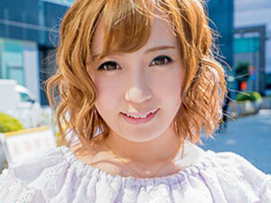 【素人美女ナンパ生ハメ】笑顔が可愛い素人美女は生チンポ大好きドスケベ女！初対面チンポをマンコで丸呑みするハメ撮り交尾