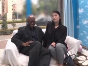 【人妻黒人不倫】普通のチンポじゃ満足できないドスケベ人妻がMM号で黒人と公開不倫交尾で子宮堕ちアクメ晒し