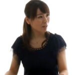 【童貞喰い熟女妻】欲求不満な熟女妻が童貞学生のチンポにガチ発情！性欲丸出しのガニ股騎乗位で初モノザーメン中出し交尾