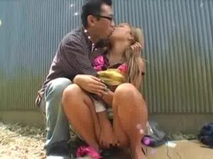【ギャルレイプ】スケベ顔の美女ギャルをレイプから助けてお礼の生ハメ交尾！正義ザーメンをかわいい顔に大量ぶっかけ