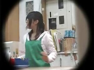 【チンポ搾り美女】本屋で働く清楚な美人店員に痴漢したら勃起チンポを優しい手つきでザーメン搾り奉仕してくれた！