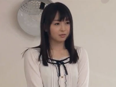 清楚な雰囲気の隠れ巨乳美女がゴム無しハメで中出しされてマジイキ