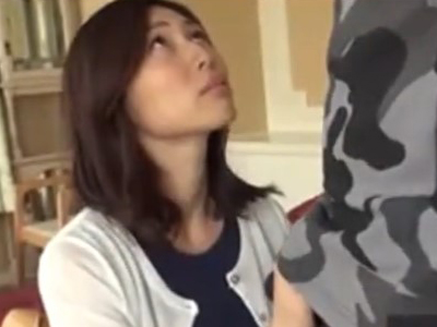 旦那とは格が違うちんぽを見せられて不倫パコる素人妻