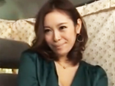 「じゃあ少しだけなら‥ｗ」謝礼とデカチンで釣った美人で上品な奥様に無許可中出し成功！