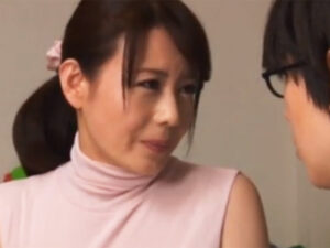 【熟女ママ中出し】息子が大好きな美熟女ママが自分のマンコで近親相姦性教育！禁断の膣奥中出しで妊娠アクメ