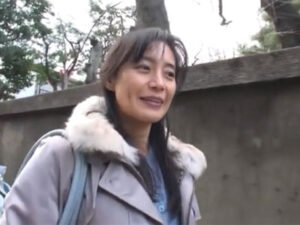 【熟女妻中出し】セックスレスで欲求不満な美熟女妻が性欲我慢できずに若い男と生ハメ交尾！飢えたマンコにザーメン大量中出し