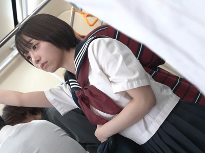 通学中のJKに狙いを定め好き放題に！