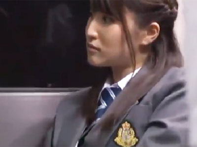 バス内でド変態の痴漢男に好き放題にされてしまう制服姿の美少女JK